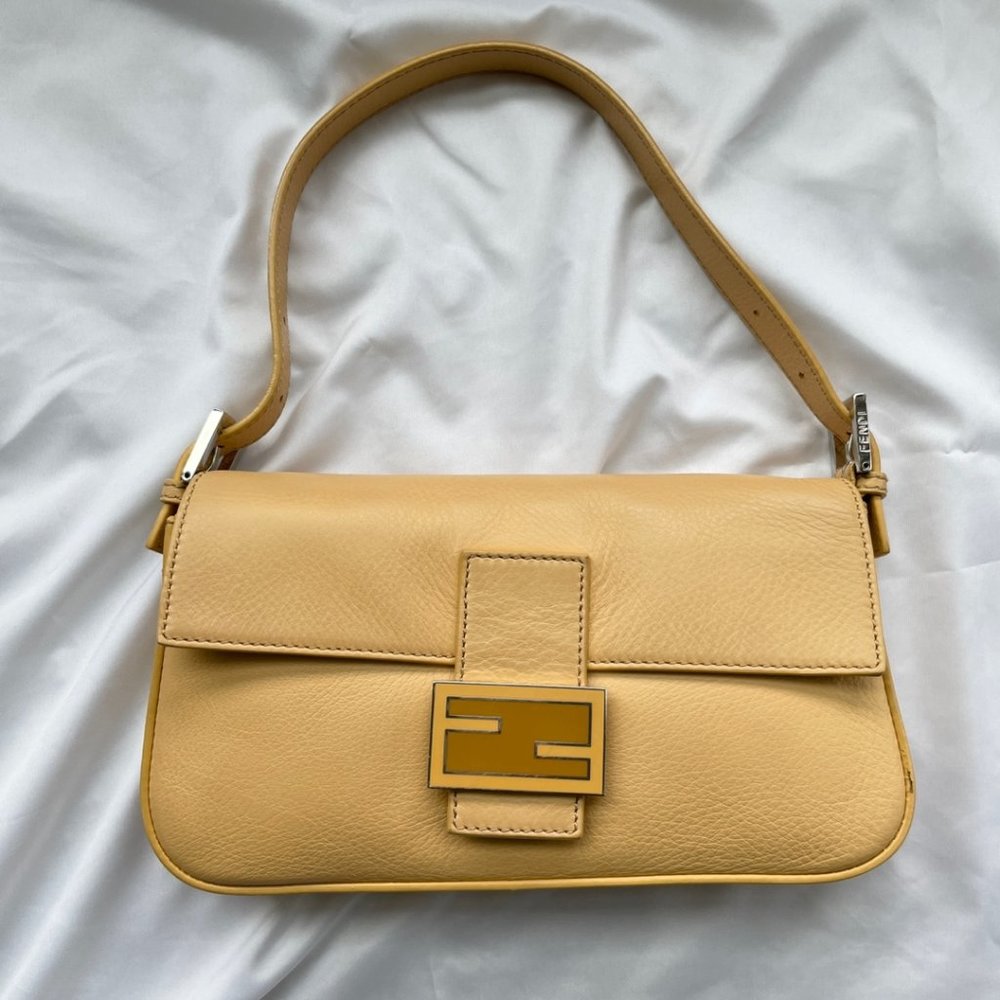 Fendi Baguette Trac. Estr. Vitello / fendi Baguette Crossbody Leather bag yellow